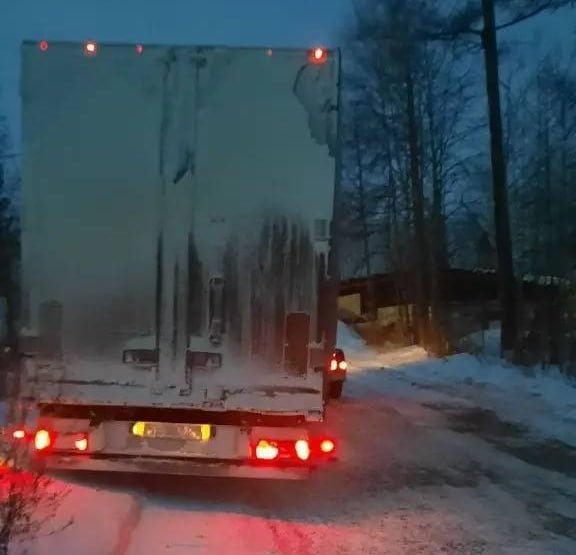 В Братске фура перегородила дорогу — автобусы не смогли выйти на маршруты Тг-канал (18+) мэра Братска Александра Дубровина