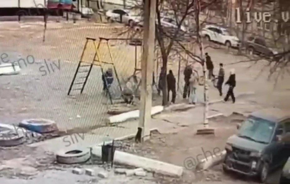 Нападение на девочку. Скриншот видео тг-канал (18+) mark2_che