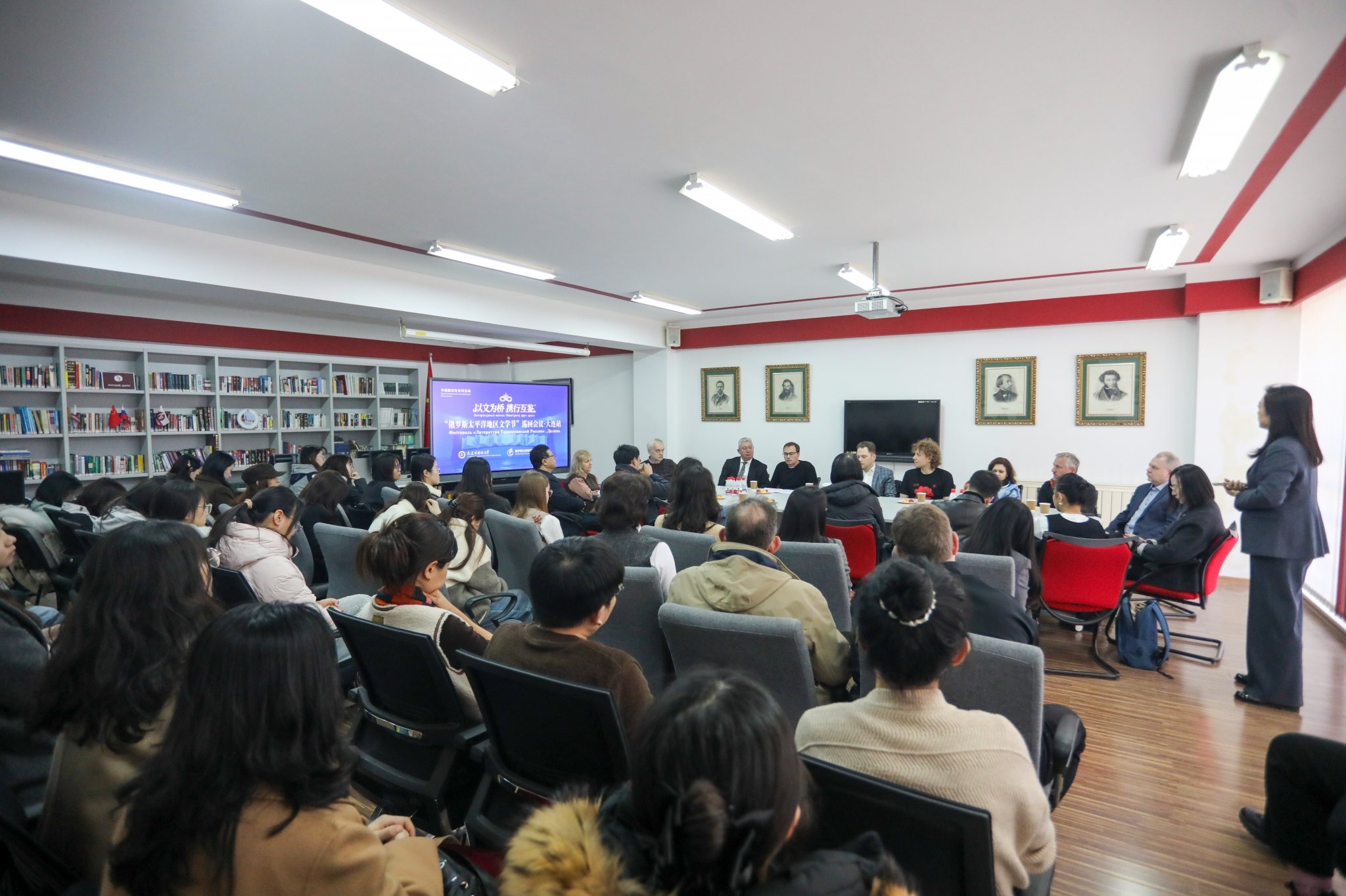 Презентация Премии им. Арсеньева (Далянь, март 2026 г.) пресс-служба Даляньского университета иностранных языков