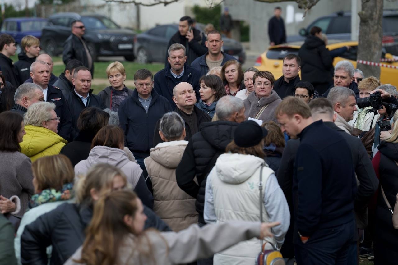 Губернатор пообщался с жителями пострадавших домов Соцсети М. Развожаева