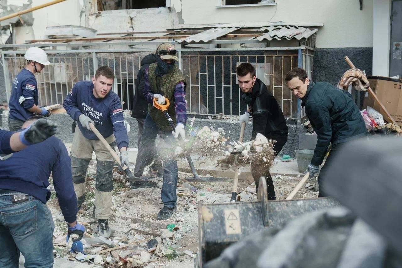 На месте происшествия весь день разбирали завалы Соцсети М. Развожаева