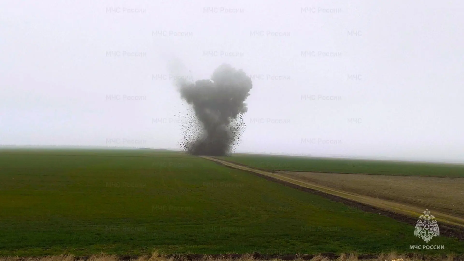 Опасные предметы уничтожили пиротехники ГУ МЧС Крыма