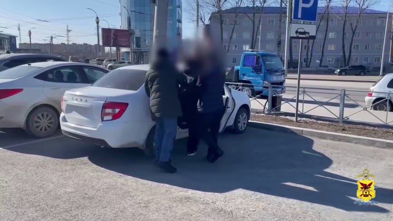 В аэропорту Иркутска задержали курьера аферистов по делу о хищении 13 млн рублей Пресс-служба Восточно-Сибирского ЛУ МВД России на транспорте