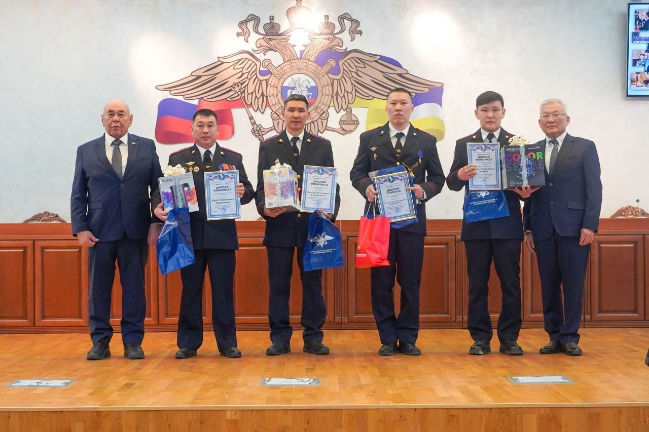 Капитана полиции наградили за раскрытие группировки наркодилеров МВД Бурятии