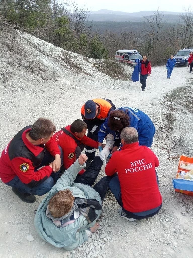 На помощь туристкам пришли спасатели МЧС Крыма