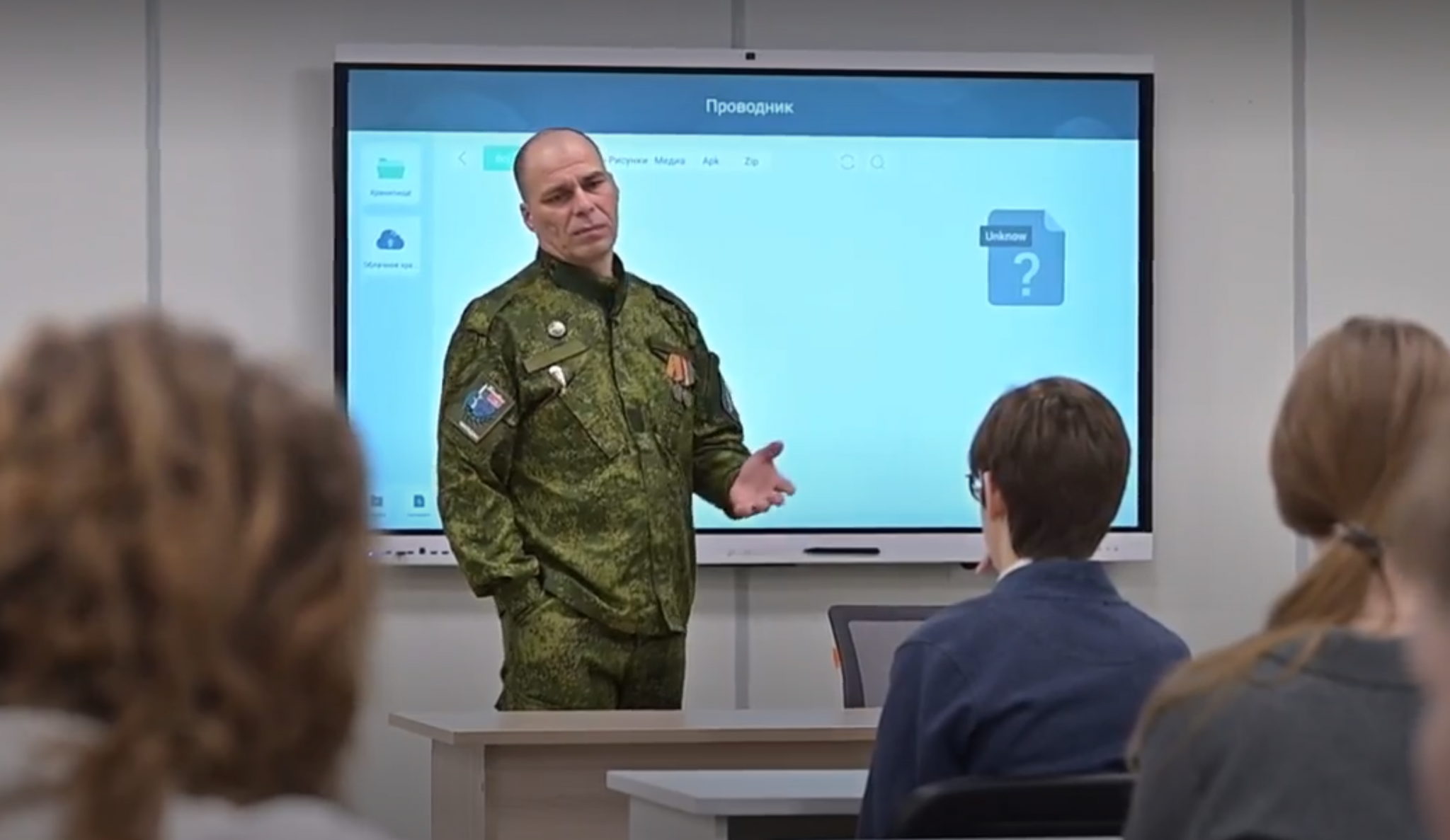 Участник проекта &quotСВОи Герои 49&quot Богдан Атласюк встретился с учениками Инженерной школы Магадана Правительство Магаданской области