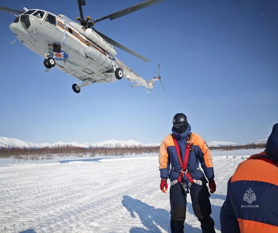 Магаданские спасатели провели тренировку по десантной пoдготовке ГУ МЧС России по Магаданской области