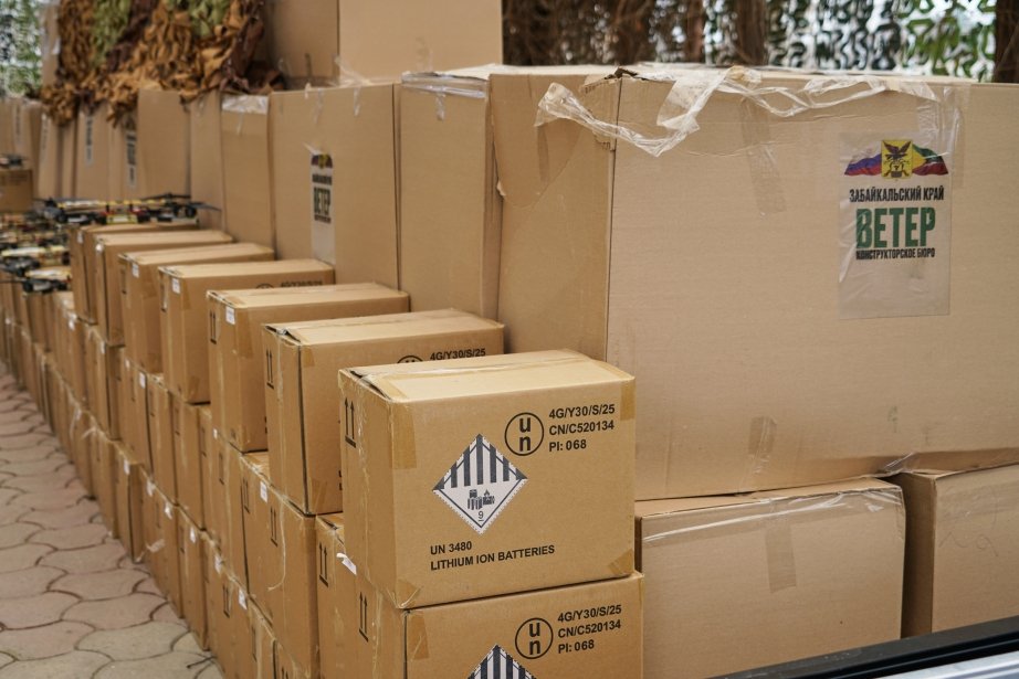 Юрий Трутнев передал на передовую очередную партию техники и оборудования Пресс-служба полномочного представителя президента РФ в ДФО