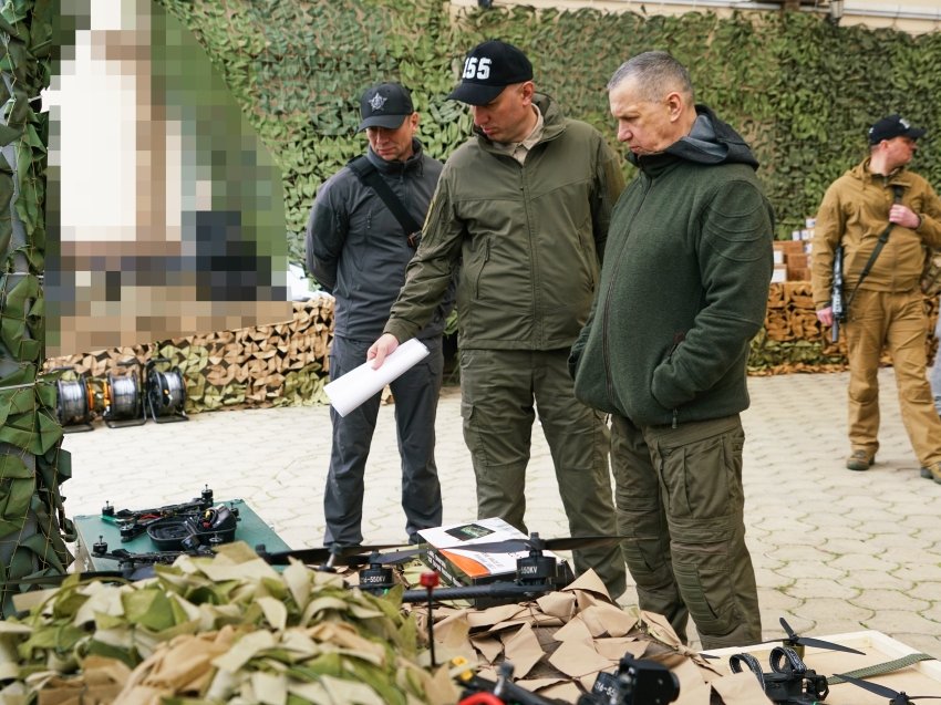 Трутнев привёз оружие на СВО предоставлено пресс-службой аппарата полномочного представителя Президента РФ в ДФО