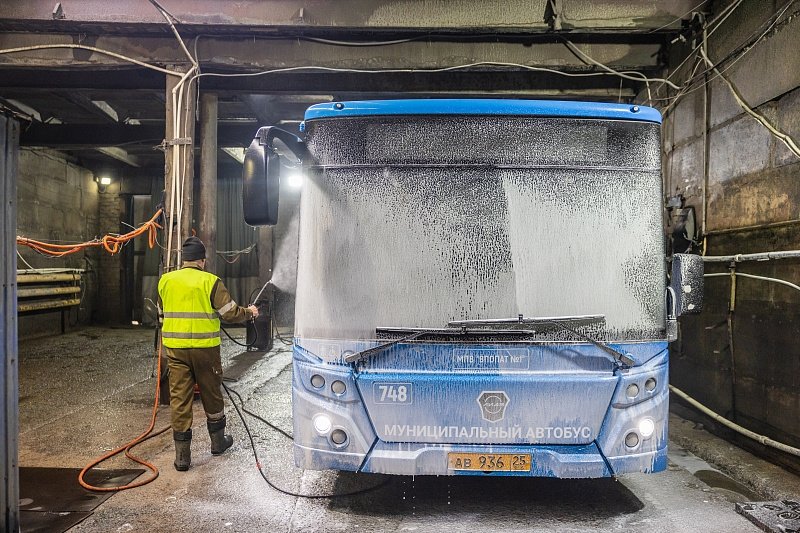 Владивостокские автобусы проходят полную &quotвесеннюю&quot уборку Владимир Нестеров, администрация Владивостока