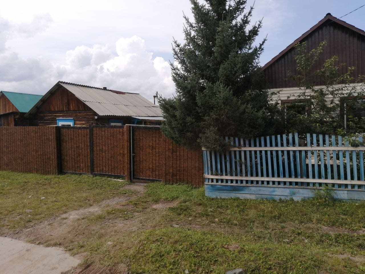 Обломки БПЛА подожгли дерево во дворе частного дома под Новороссийском Абрамченко Анета