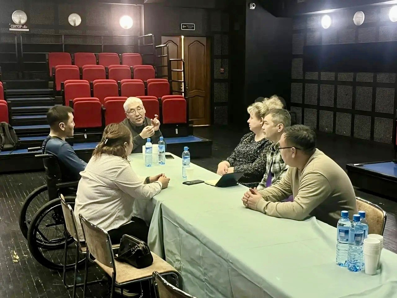 Известный журналист и драматург Болот Ширибазаров дал мастер-класс ветеранам СВО &quotФонд без барьеров&quot в Улан-Удэ