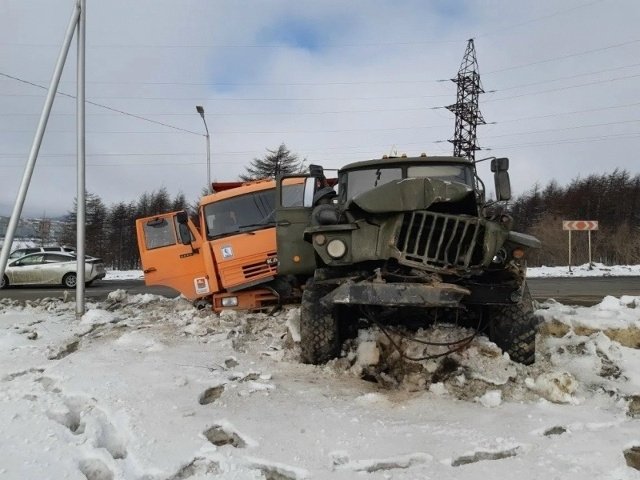 В Магадане произошло ДТП с большегрузами Управление Госавтоинспекции УМВД России по Магаданской области