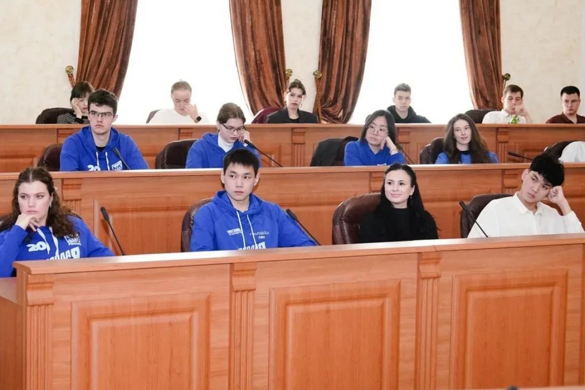 В Иркутске прошел открытый диалог молодёжи с депутатом ГД РФ Александром Якубовским Пресс-служба ИРО ЕР