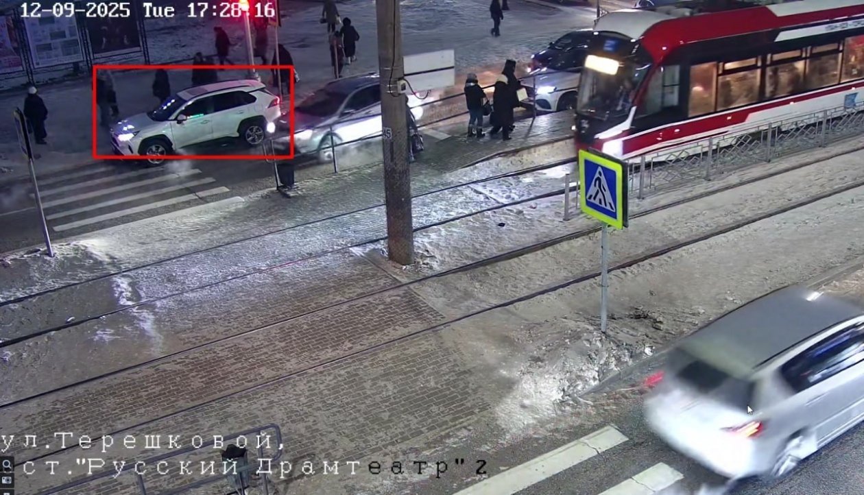 В Улан-Удэ автомобиль наехал на пешеходов на &quotзебре&quot Комитет по транспорту г. Улан-Удэ