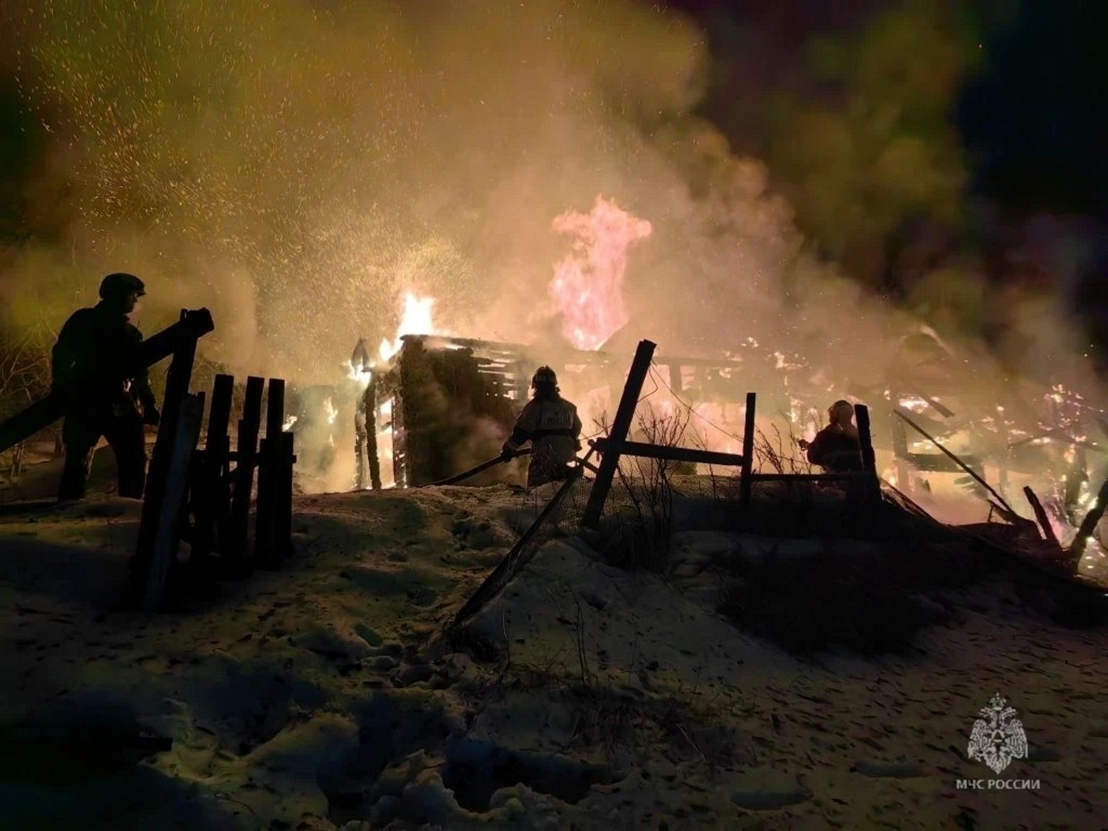 С места происшествия ГУ МЧС России по Магаданской области