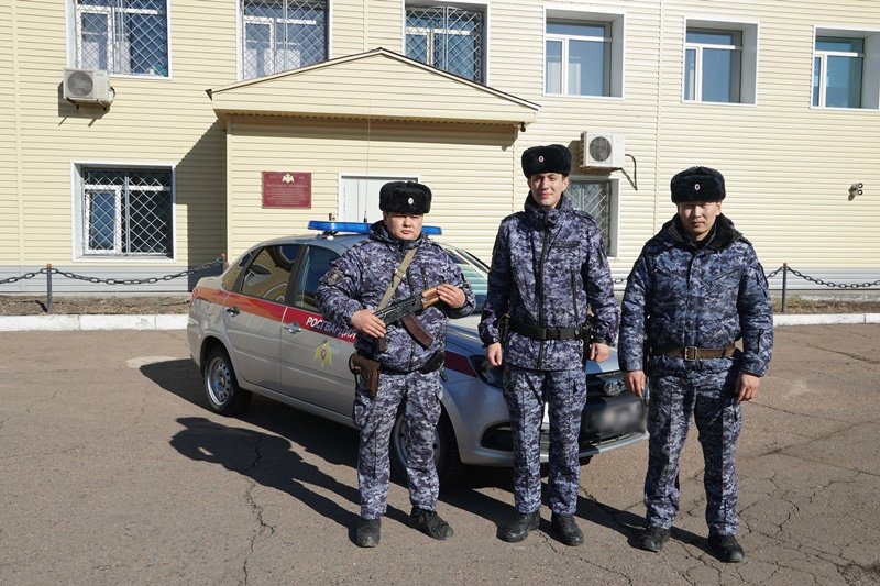 Росгвардейцы в Улан-Удэ потушили пожар у частного дома Росгвардия по Бурятии