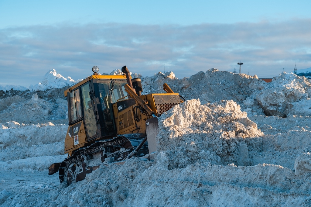 Сегодня в Магадане в связи с работой техники возможно затруднение проезда на улицах Набережной реки Магаданки, Потапова, в Марчеканском переулке Источник