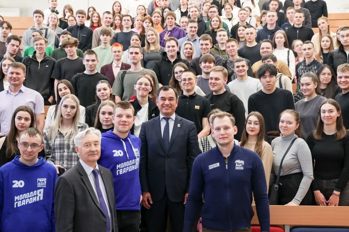 &quotМолодая Гвардия ЕР&quot провела в ИрГУПСе встречу студентов с депутатом ГД РФ Сергеем Теном ИРО &quotМолодой Гвардии Единой России&quot
