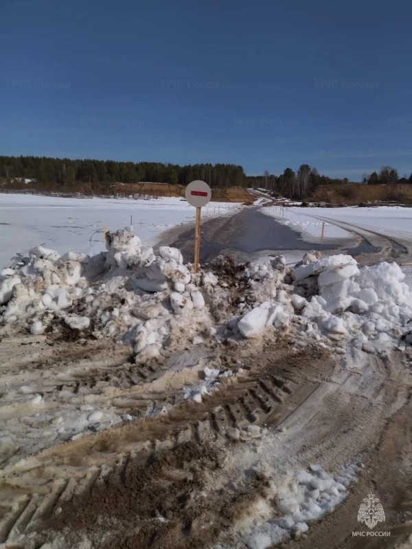 Переправу через Лену в Киренском районе закрыли из-за ухудшения состояния льда ГУ МЧС России по региону