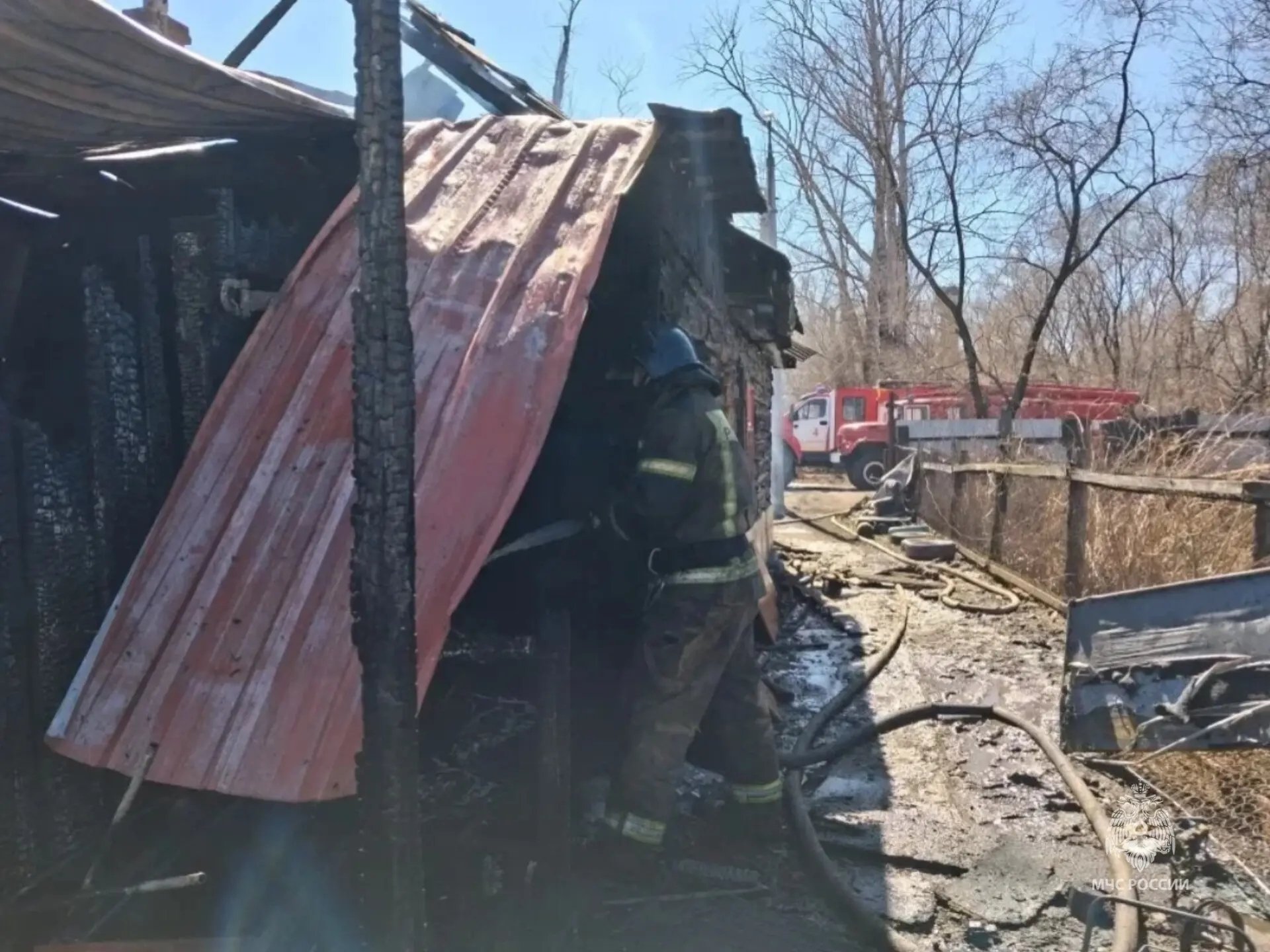 Мать с ребенком чудом спаслись в Белогорске МЧС России по Амурской области