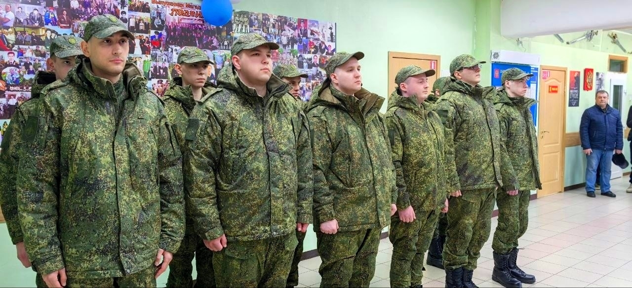На срочную службу из Магадана отправили 11 новобранцев Источник