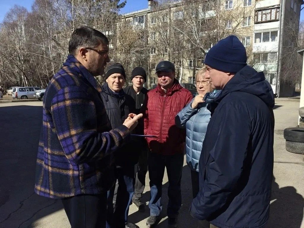 Благоустройство избирательного округа №34 депутат думы Иркутска обсудил с администрацией Пресс-служба думы Иркутска