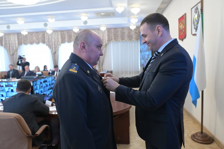 Дмитрий Демешин вручил государственные награды бывшим бойцам отряда БАРС-8 &quotХабаровск&quot Вячеслав Реутов