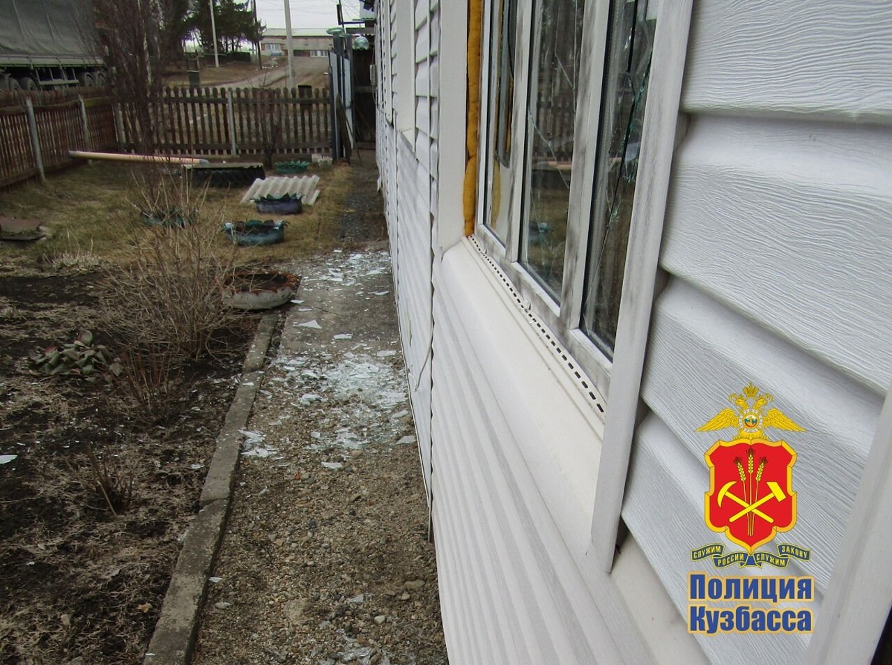 Пациент психбольницы молотком разгромил дом соседки пресс-служба полиции Кемеровской области