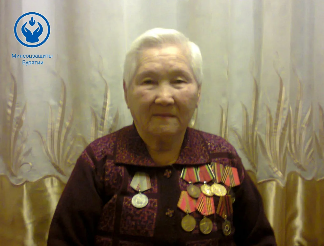 101-й день рождения отмечает ветеран труда и труженик тыла в Улан-Удэ Минсоцзащиты Бурятии