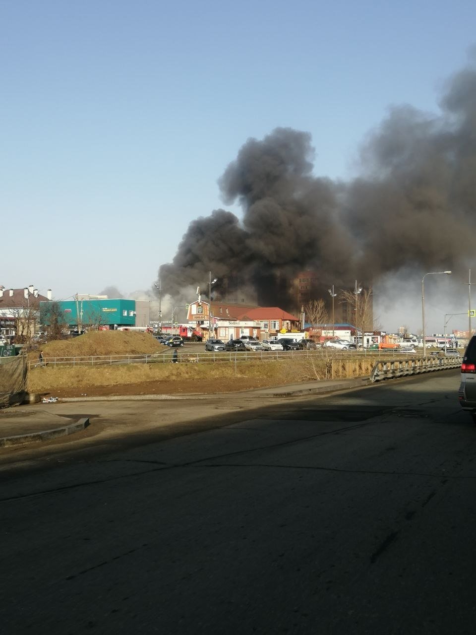 Пожар охватил рынок в районе Детского парка во Владивостоке ИА PrimaMedia